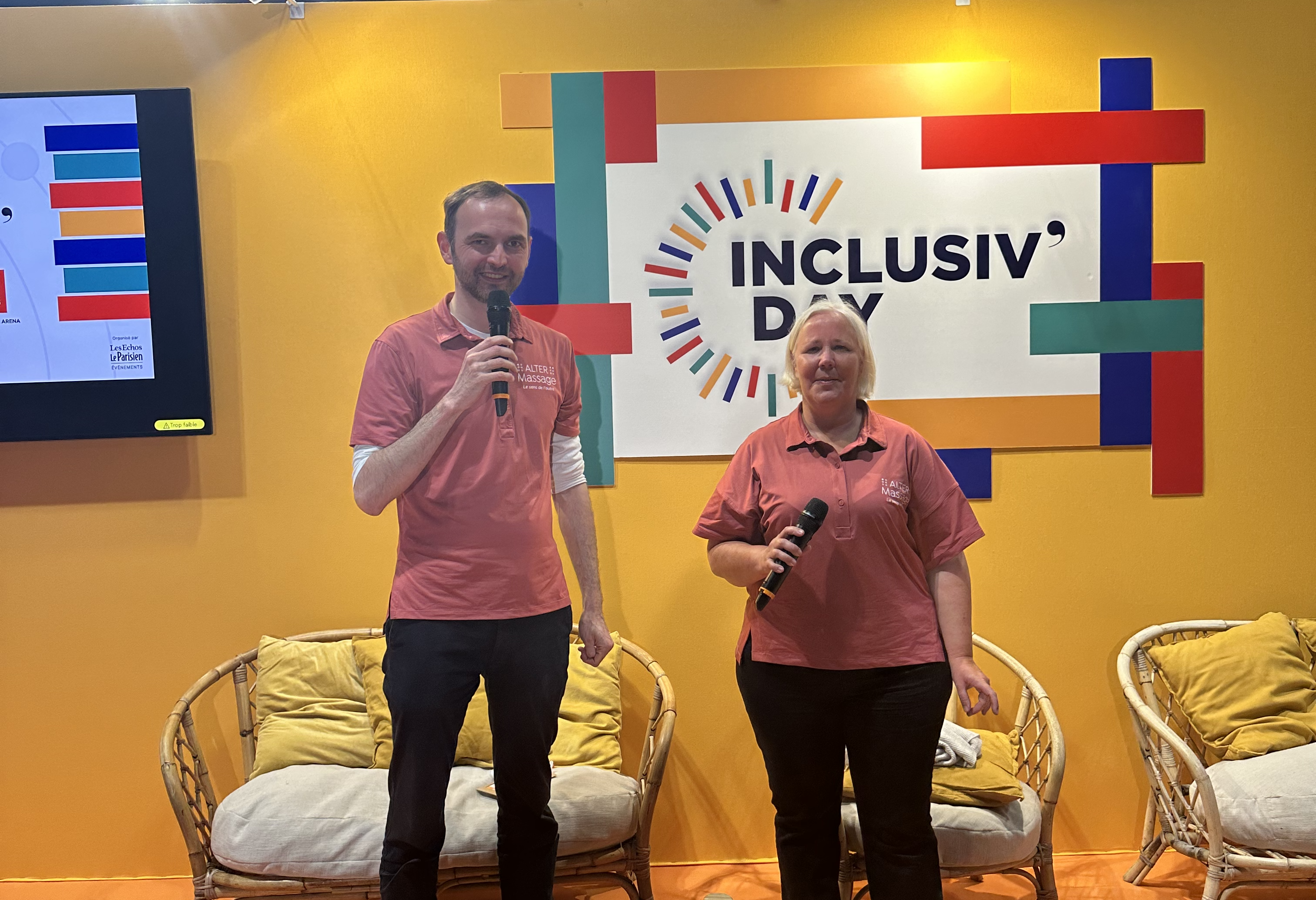 Photo de Céline et Benjamin présentant AlterMassage à Inclusiv Day 2025