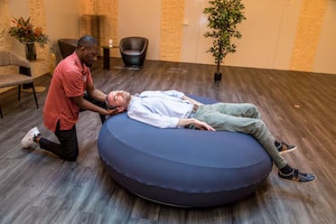 Photo Massage en entreprise sur coussin ergonomique